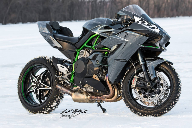 Illustration for article titled Nutcase Will Attempt The World's Fastest Wheelie On Ice With A 200 HP Kawasaki